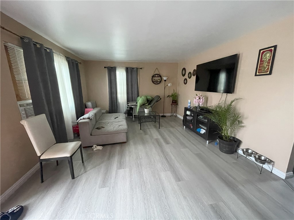 20518 Raymond Avenue Property Photo 2