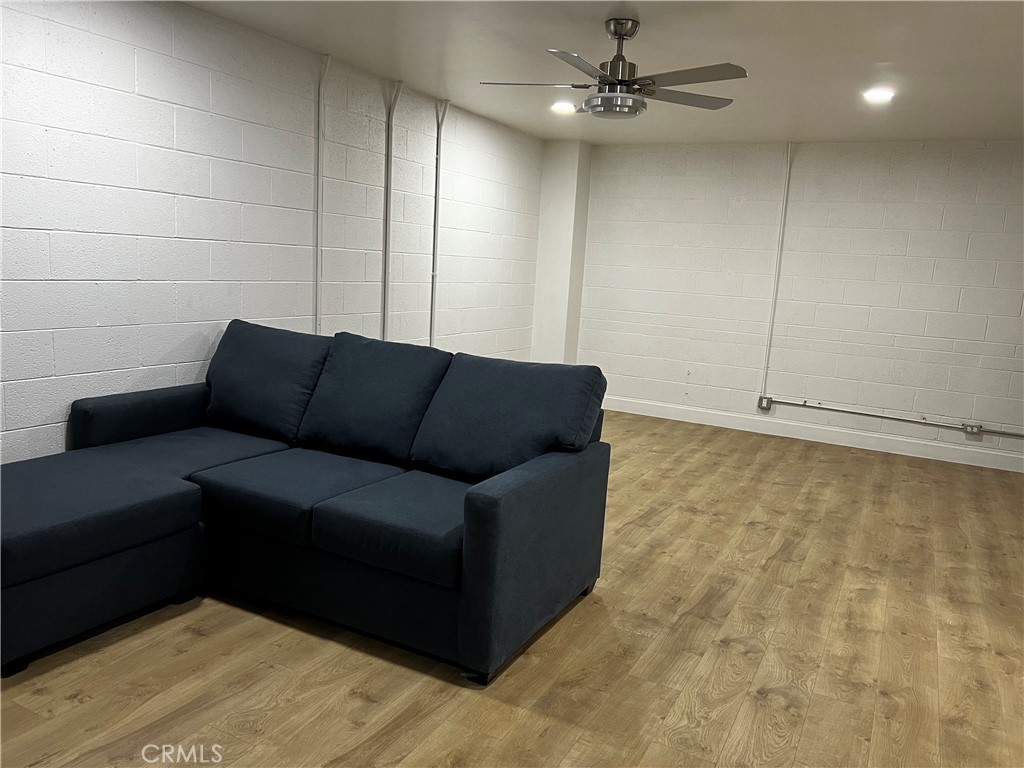 8422 S San Pedro Street Property Photo 3
