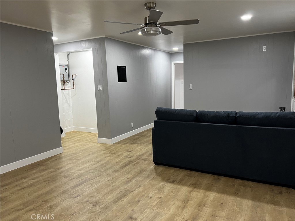 8422 S San Pedro Street Property Photo 5