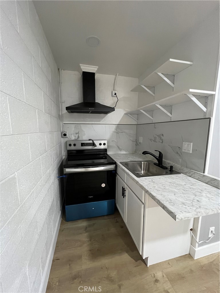 8422 S San Pedro Street Property Photo 11