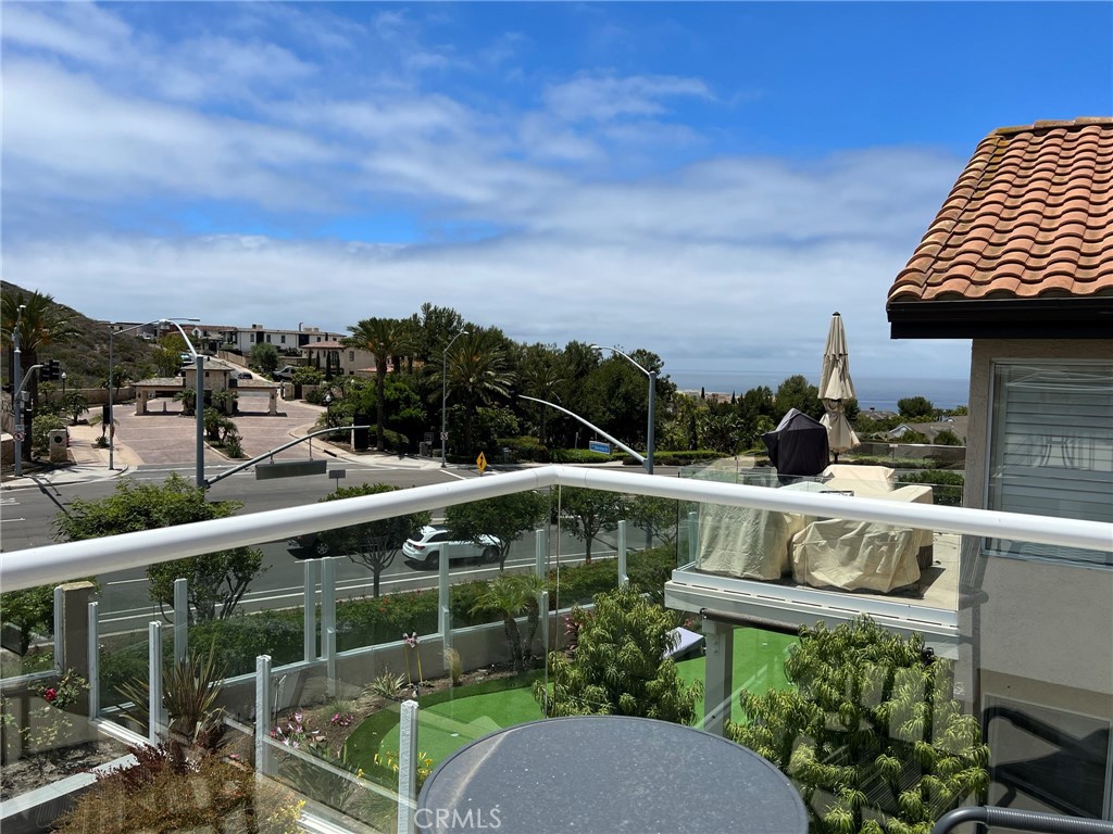 75 Palm Beach Court Property Photo 2