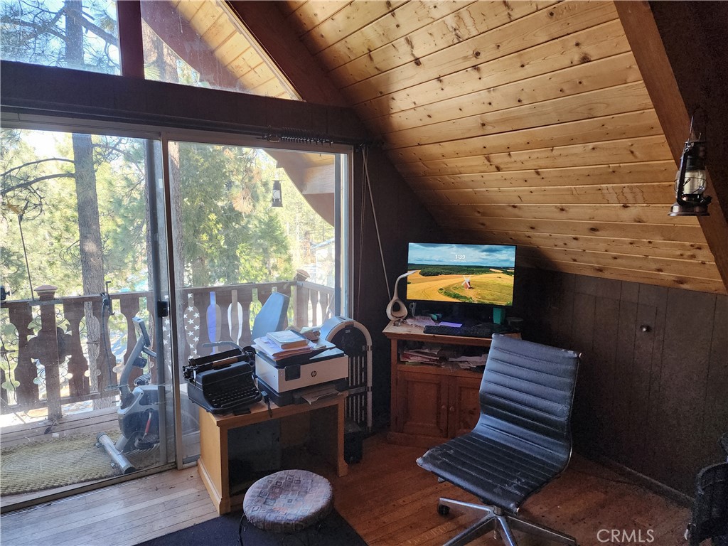 5464 Lone Pine Canyon Road Property Photo 5