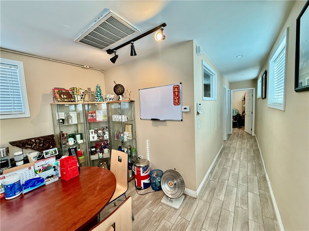 5608 Rosemead Boulevard Property Photo 2