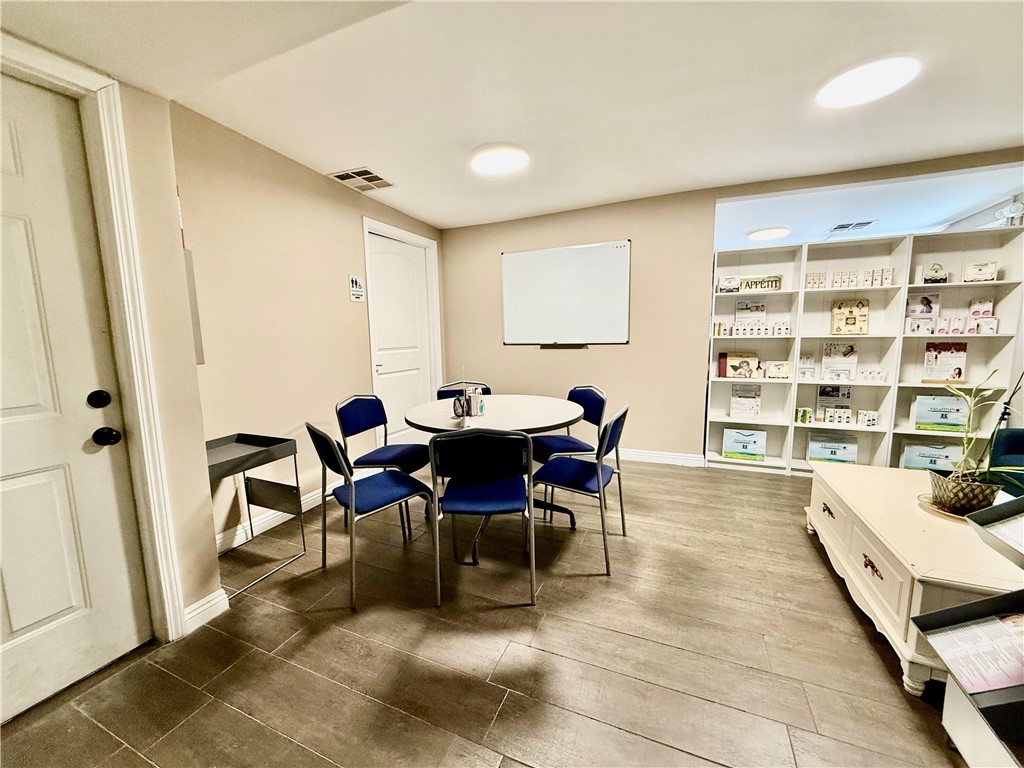 5608 Rosemead Boulevard Property Photo 4