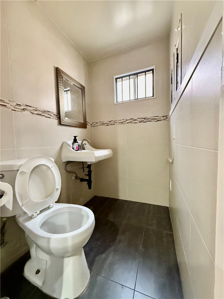 5608 Rosemead Boulevard Property Photo 9