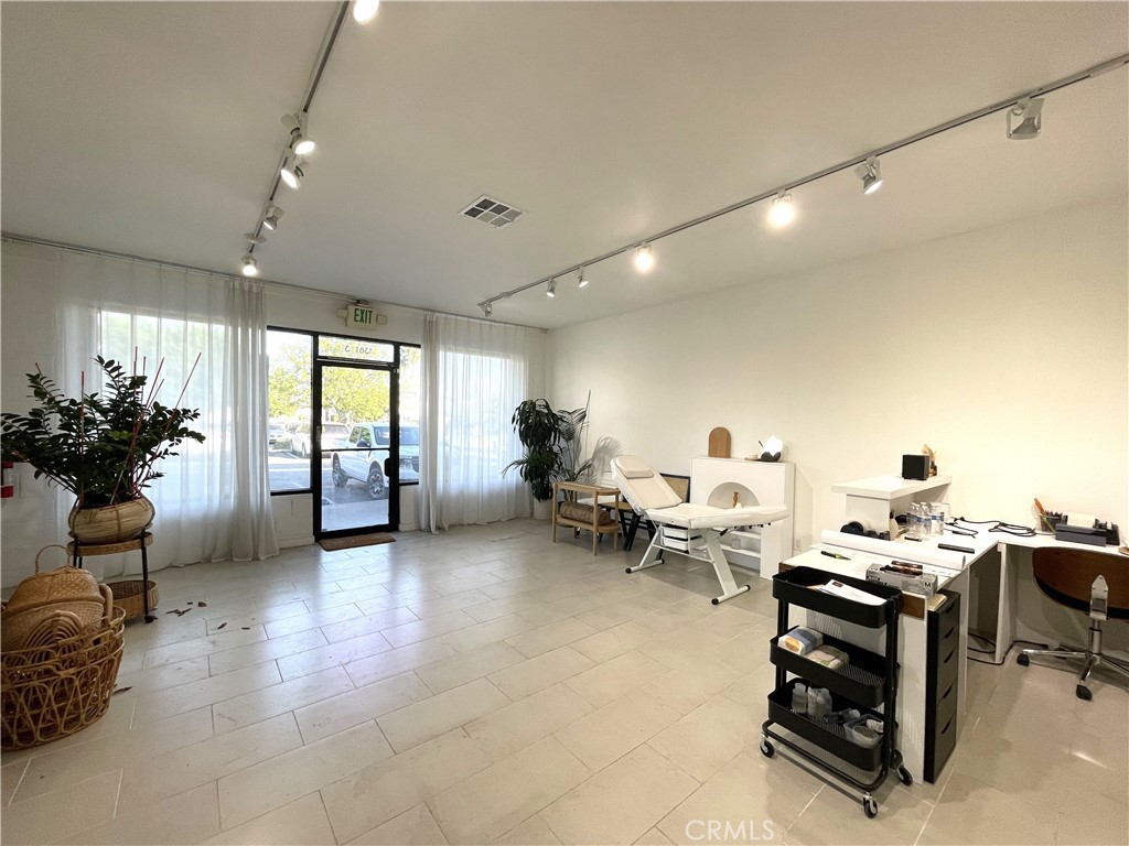 1381 E Las Tunas 3 Property Photo 7