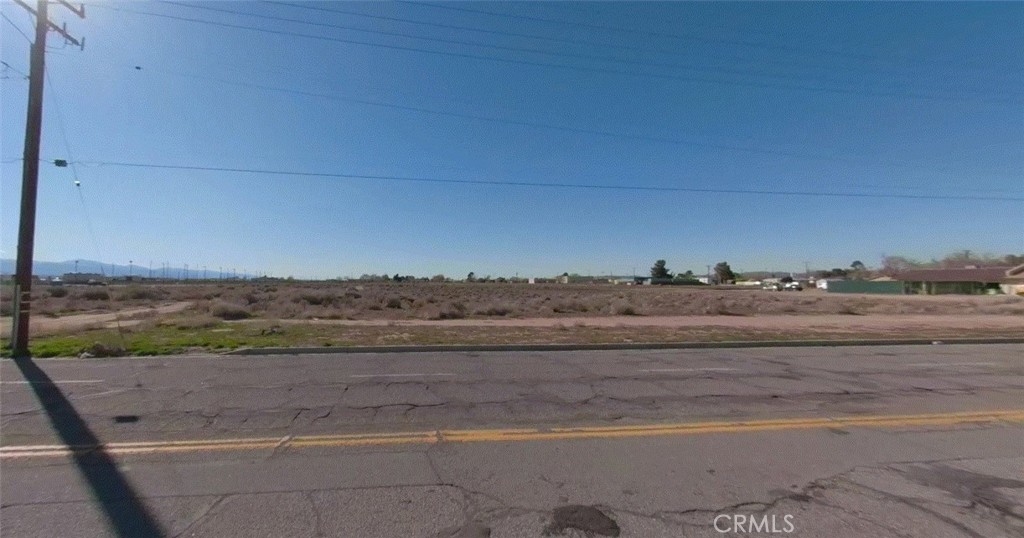 17898 Adelanto Rd Property Photo 3
