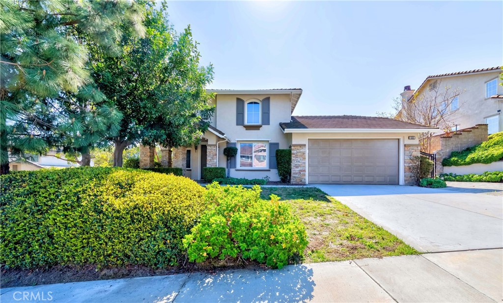 5533 Pine Avenue Property Photo