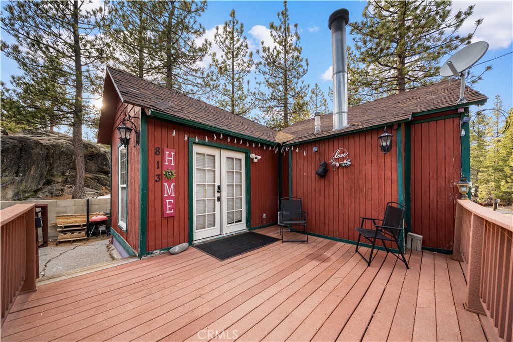 813 Lark Trail Property Photo 2
