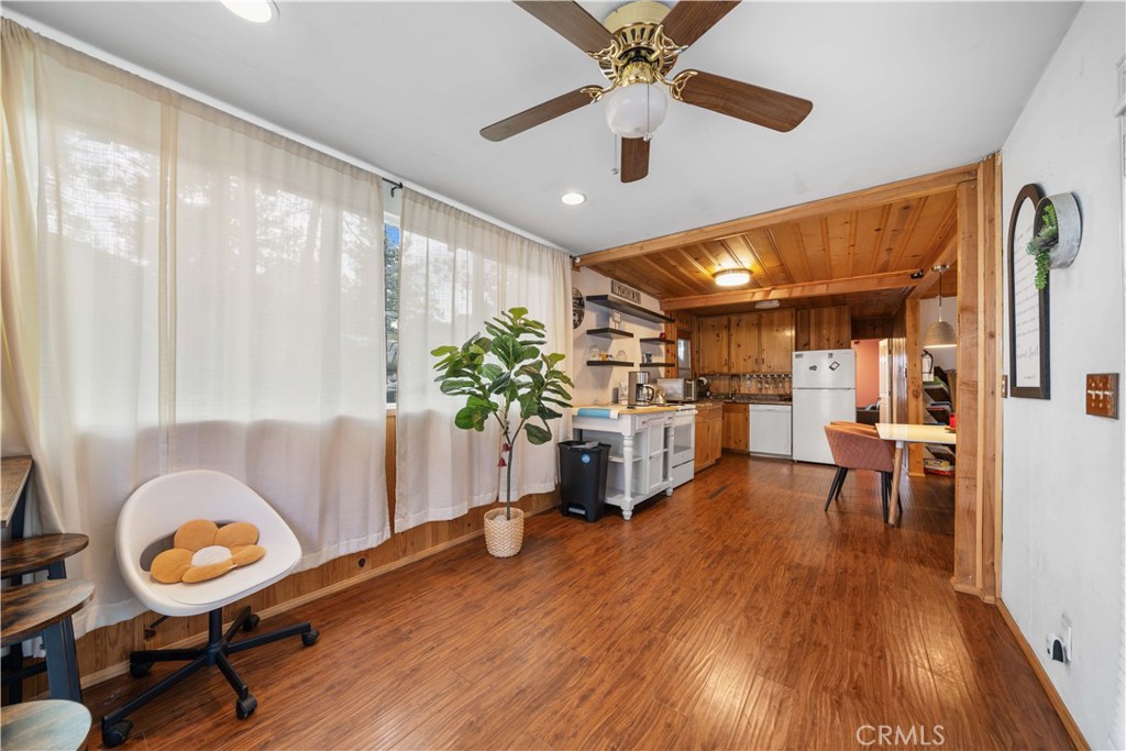 813 Lark Trail Property Photo 4