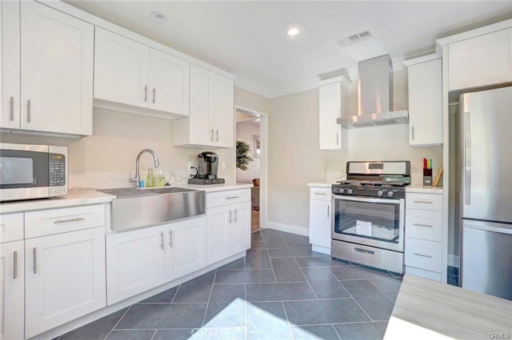 6233 Hart Avenue Property Photo