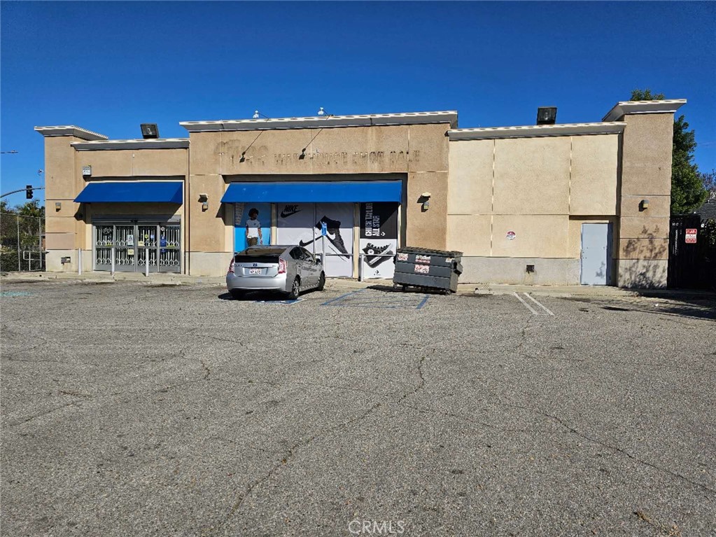 1700 S Garey Avenue Property Photo 1