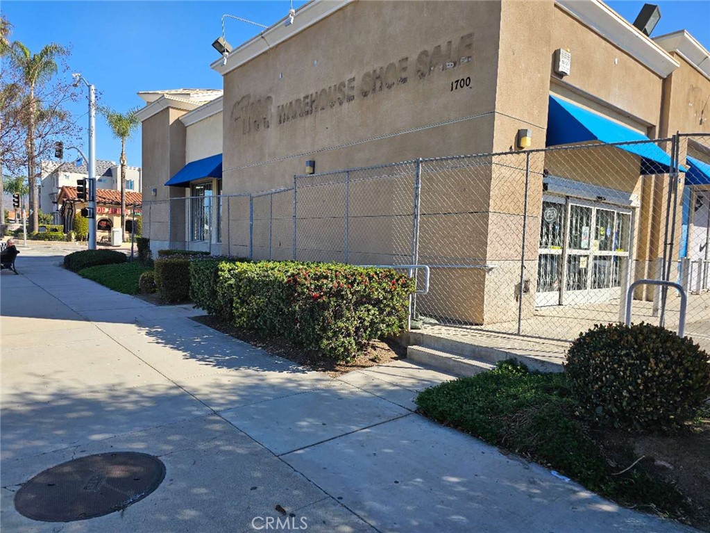 1700 S Garey Avenue Property Photo 3