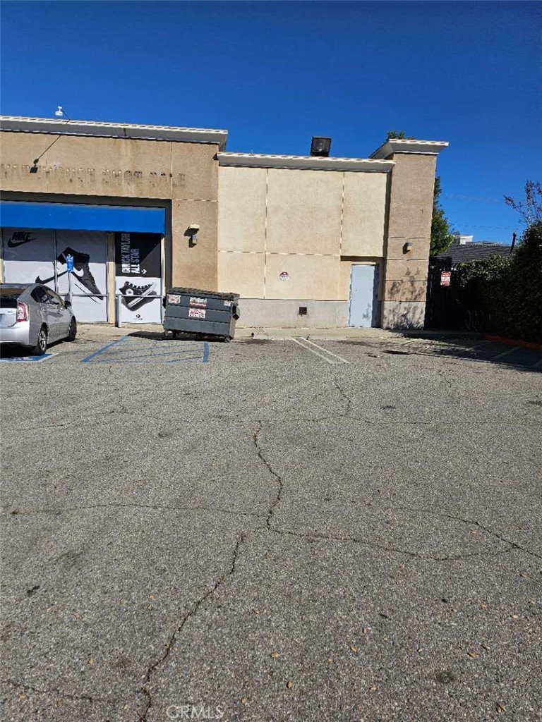 1700 S Garey Avenue Property Photo 5