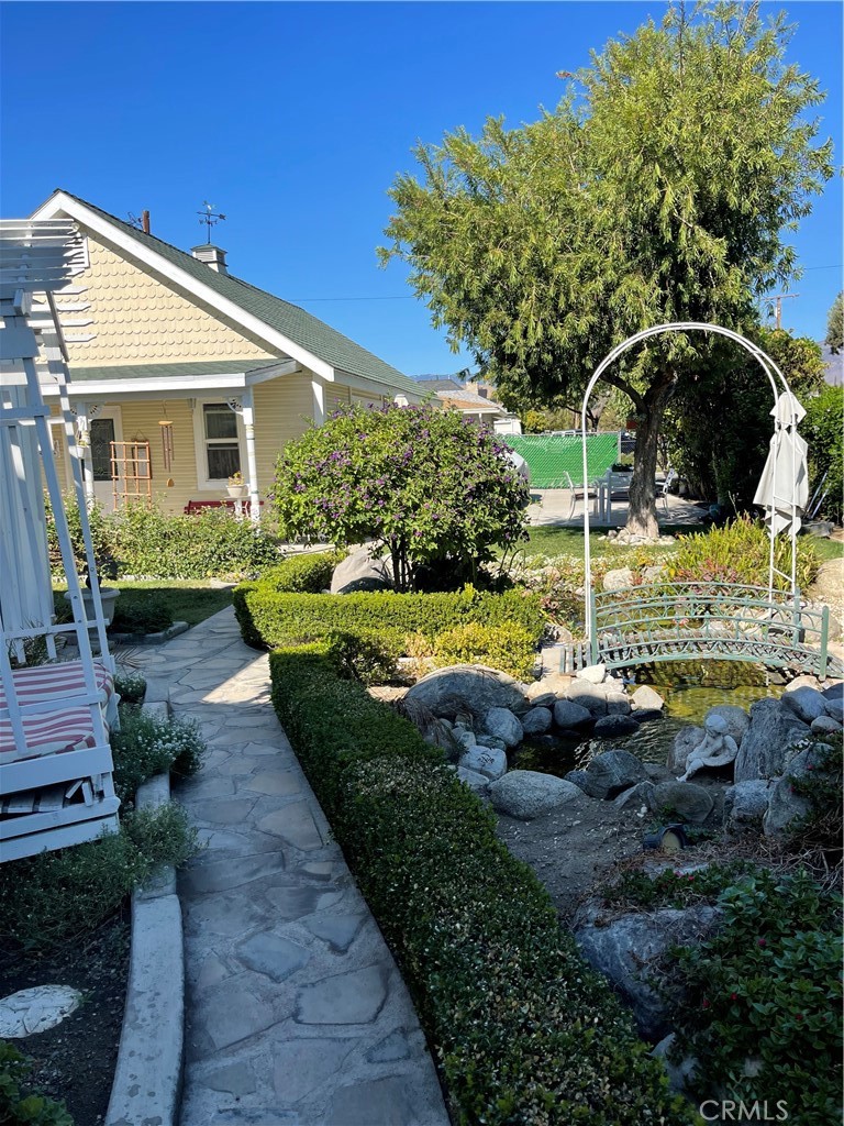 102 1/2 W Lugonia Avenue Property Photo