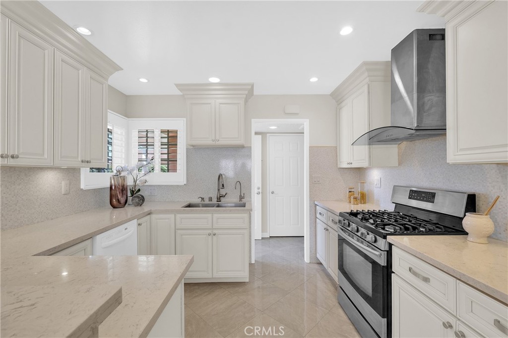 2528 Batson Avenue Property Photo