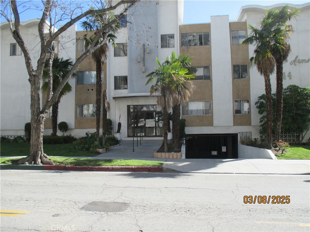 344 N Maryland Avenue 108 Property Photo