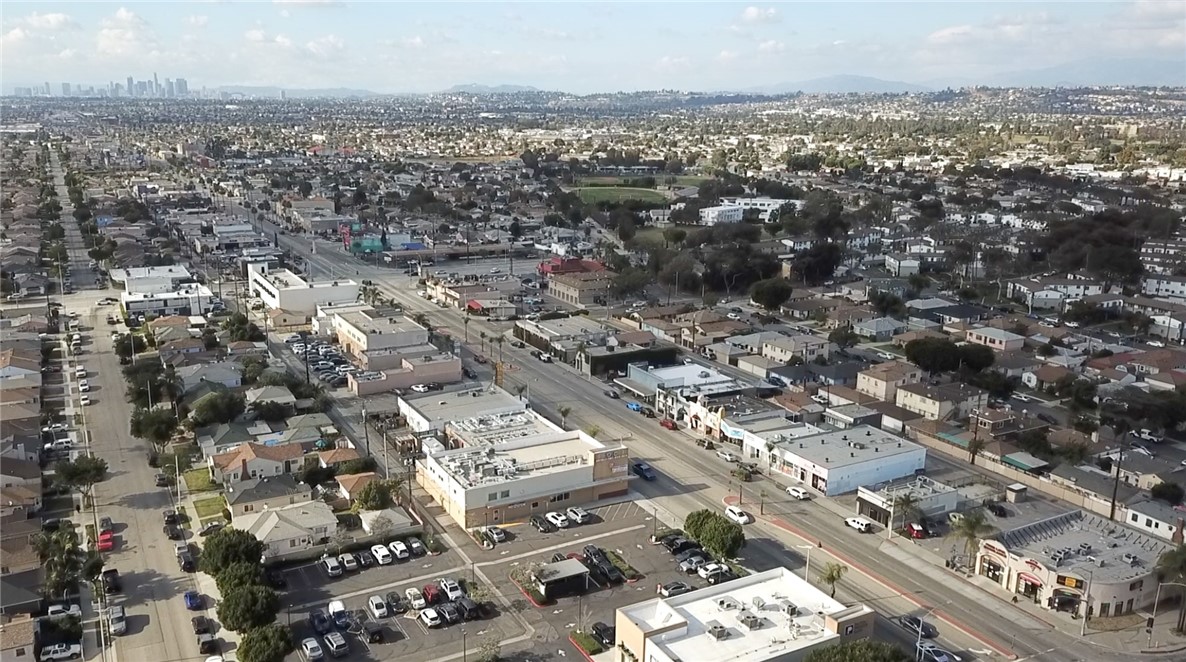 2422 W Whittier Boulevard Property Photo 5