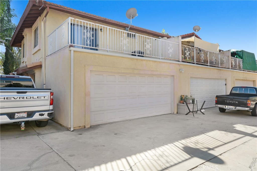 542 W Grand Avenue Property Photo