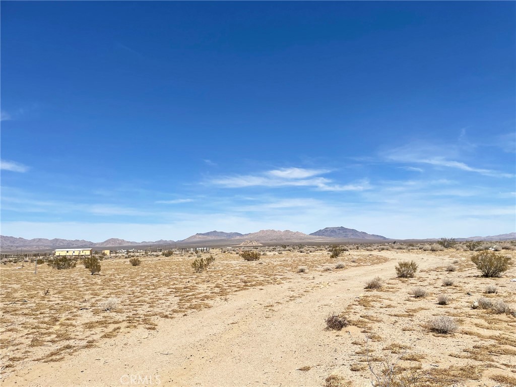 4521515 Harrod Road Property Photo 2
