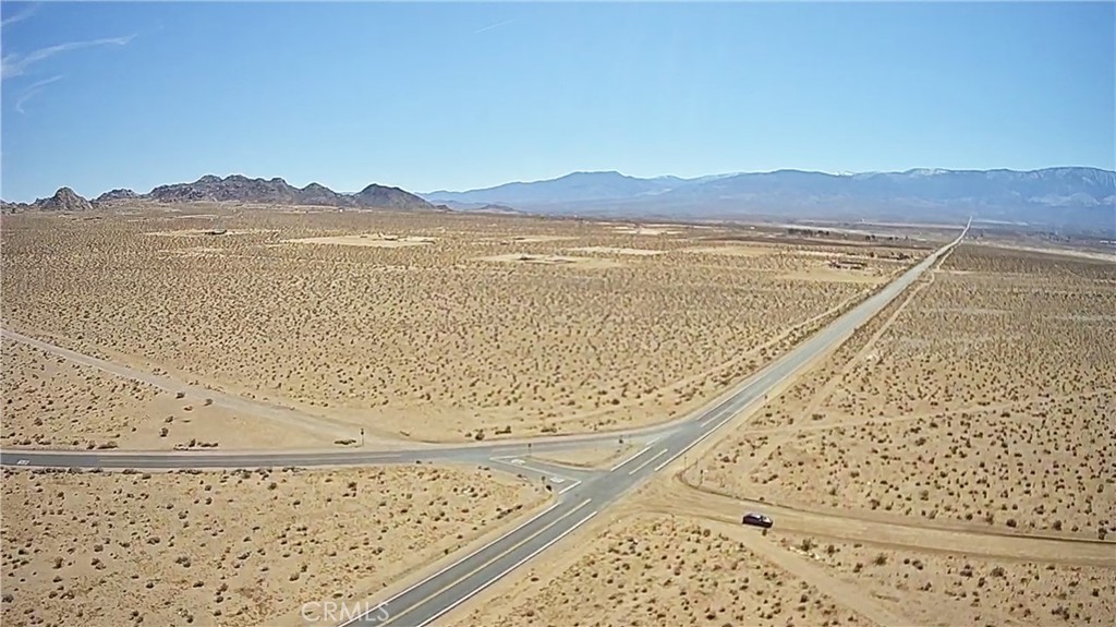 4521515 Harrod Road Property Photo 4