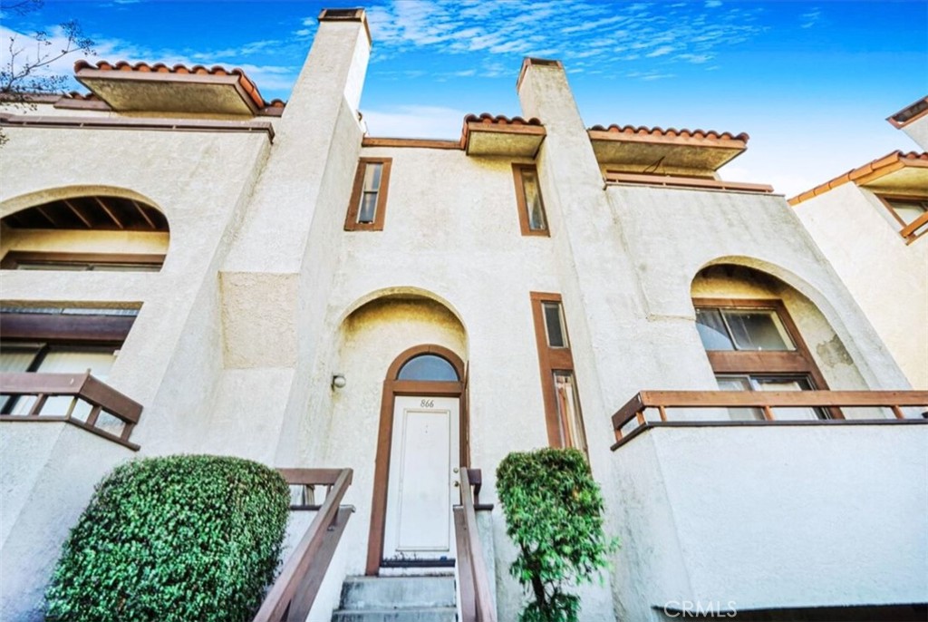 866 W Alondra Boulevard Property Photo