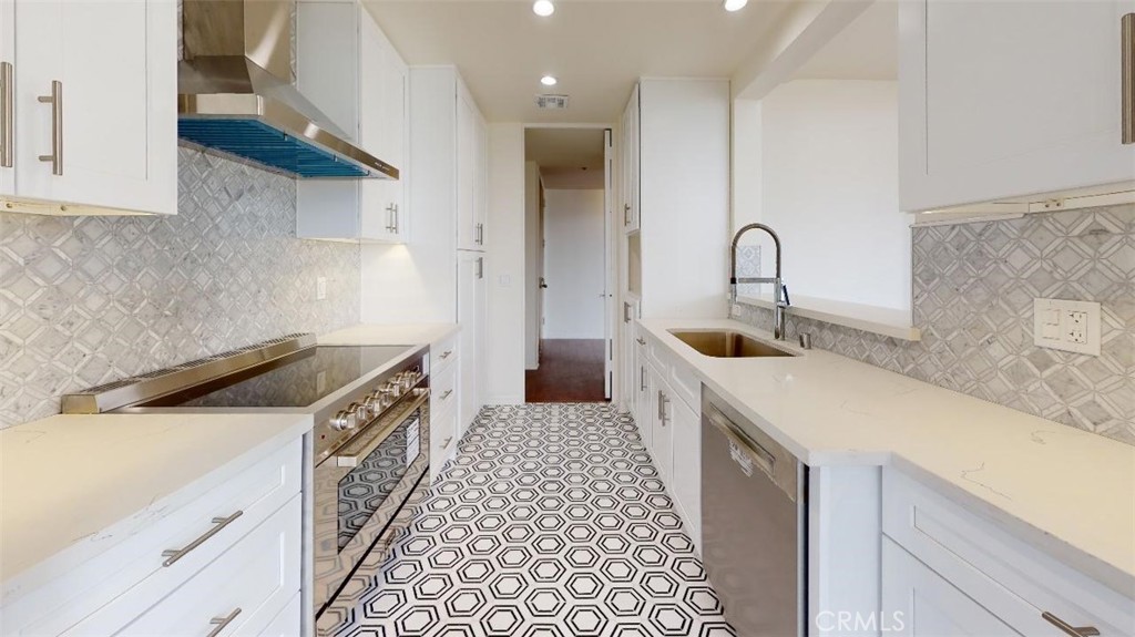 1033 Ocean Avenue 401 Property Photo 6