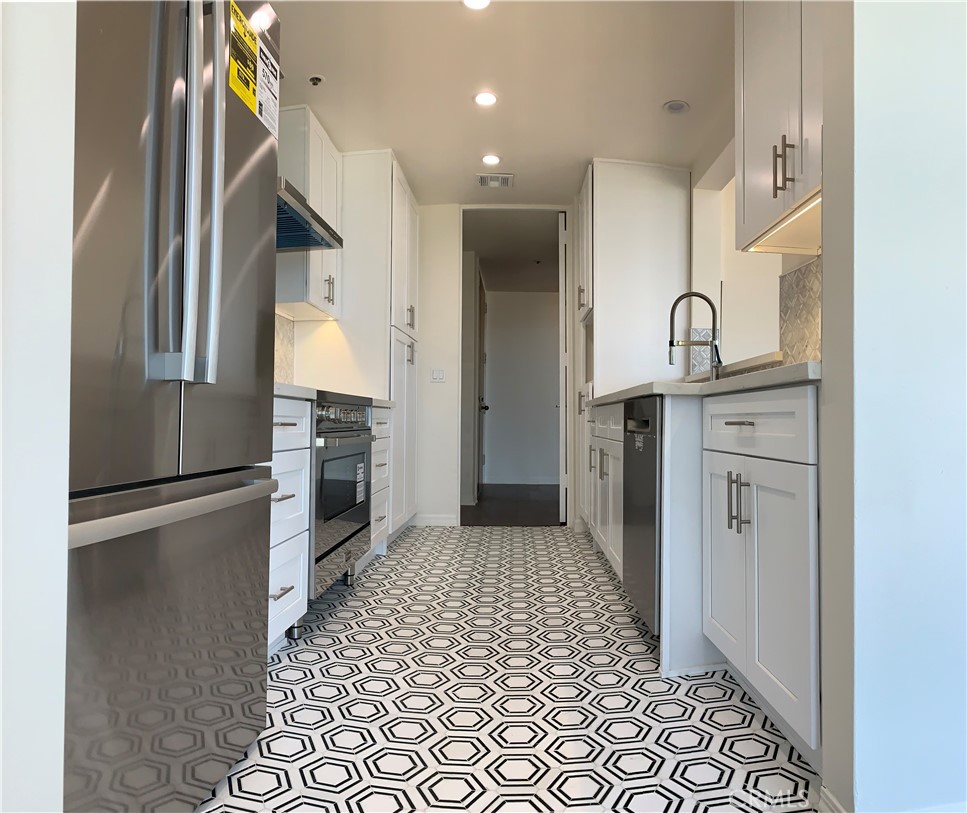 1033 Ocean Avenue 401 Property Photo 12