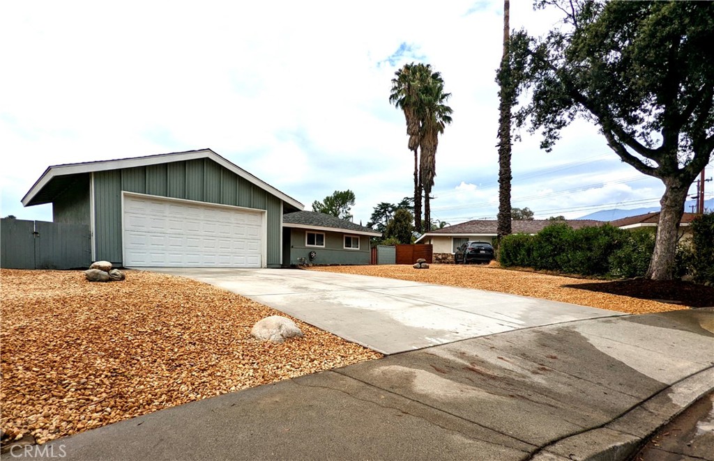 1563 Benedict Avenue Property Photo