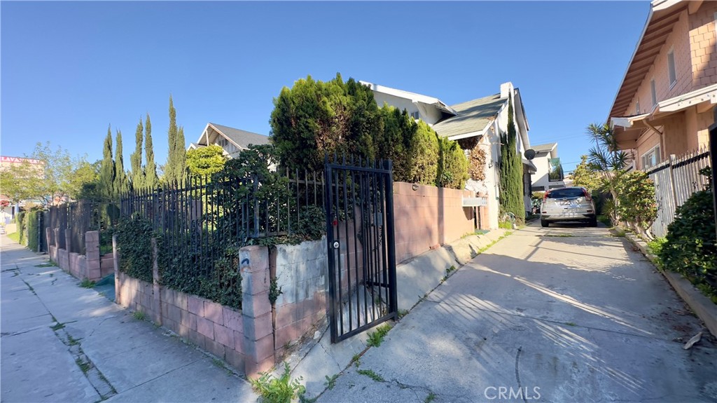 226 N Rampart Boulevard Property Photo 4