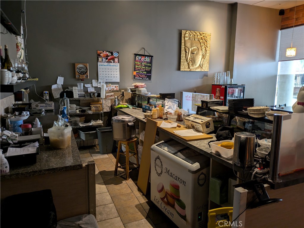 476 Los Angeles Avenue Property Photo 5
