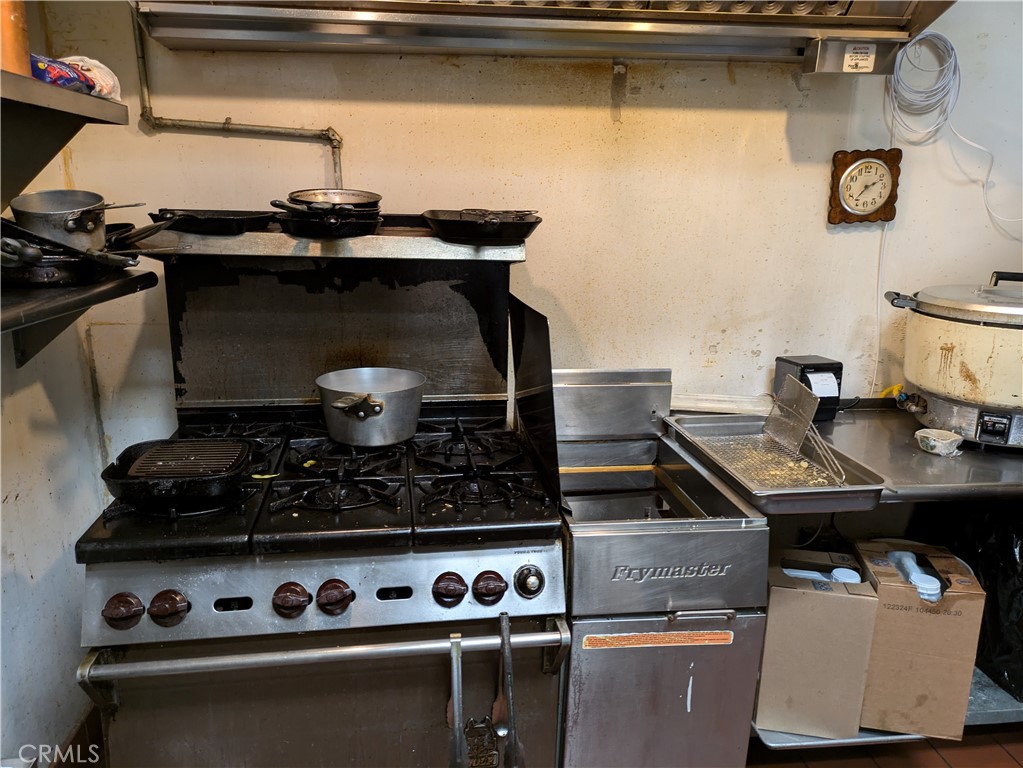 476 Los Angeles Avenue Property Photo 7
