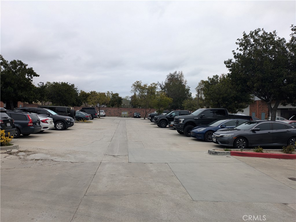 476 Los Angeles Avenue Property Photo 11