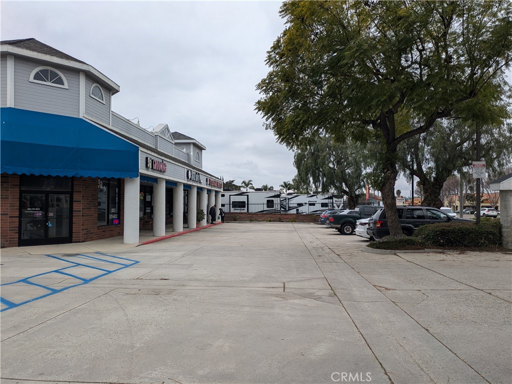 476 Los Angeles Avenue Property Photo 12
