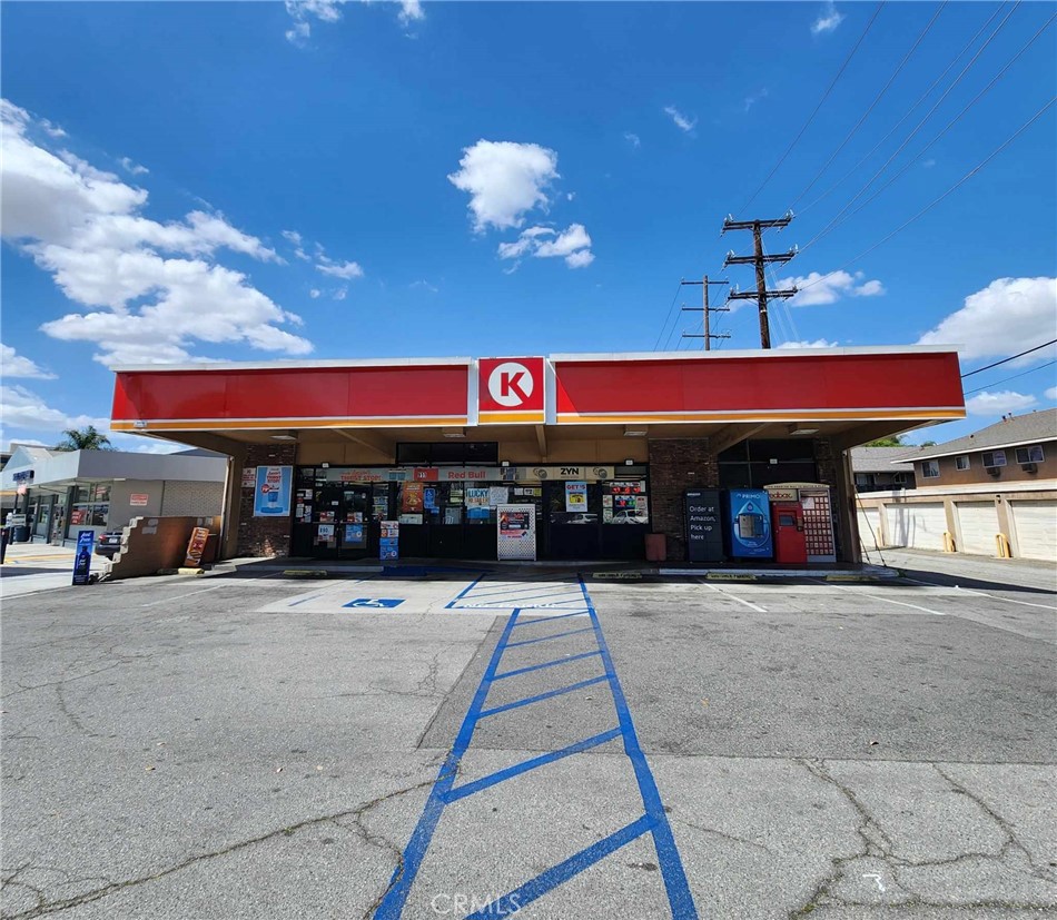 911 N Placentia Avenue Property Photo 1