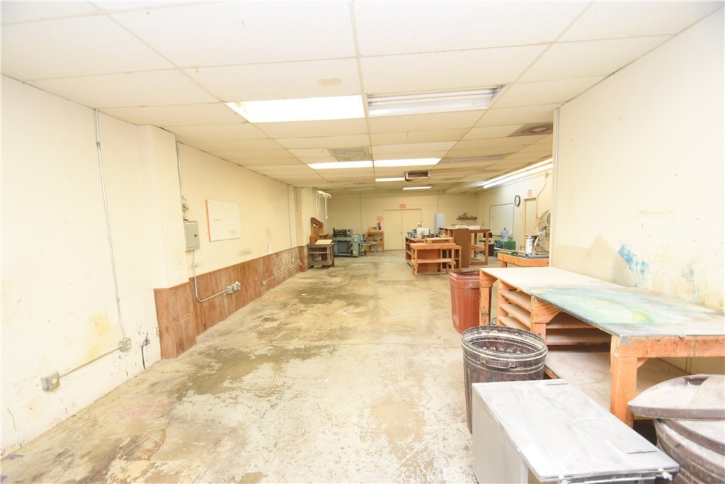 656 W Lancaster Boulevard Property Photo 8