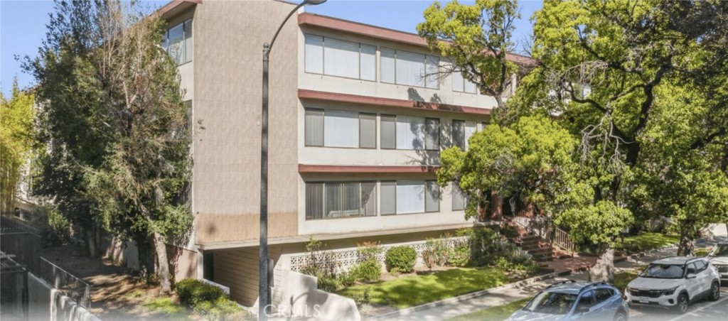 195 S Wilson Avenue Property Photo