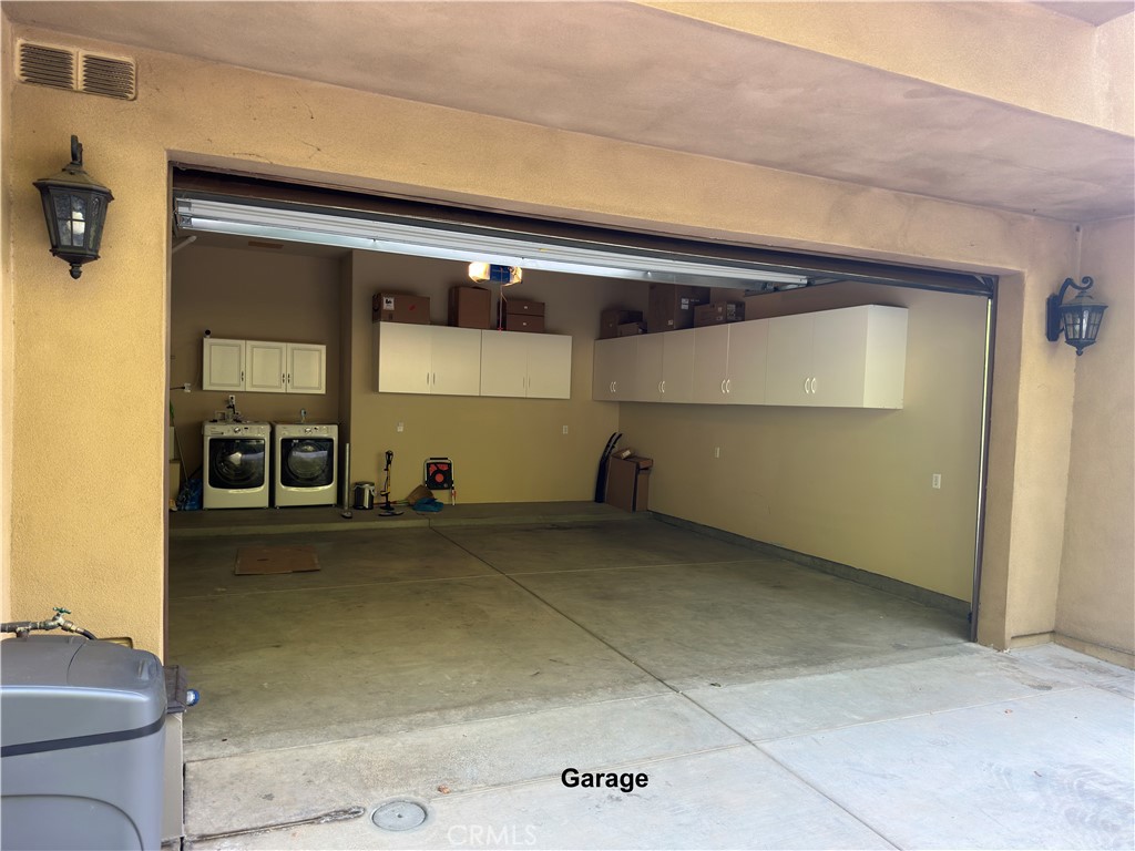 726 W Huntington Drive B Property Photo 8
