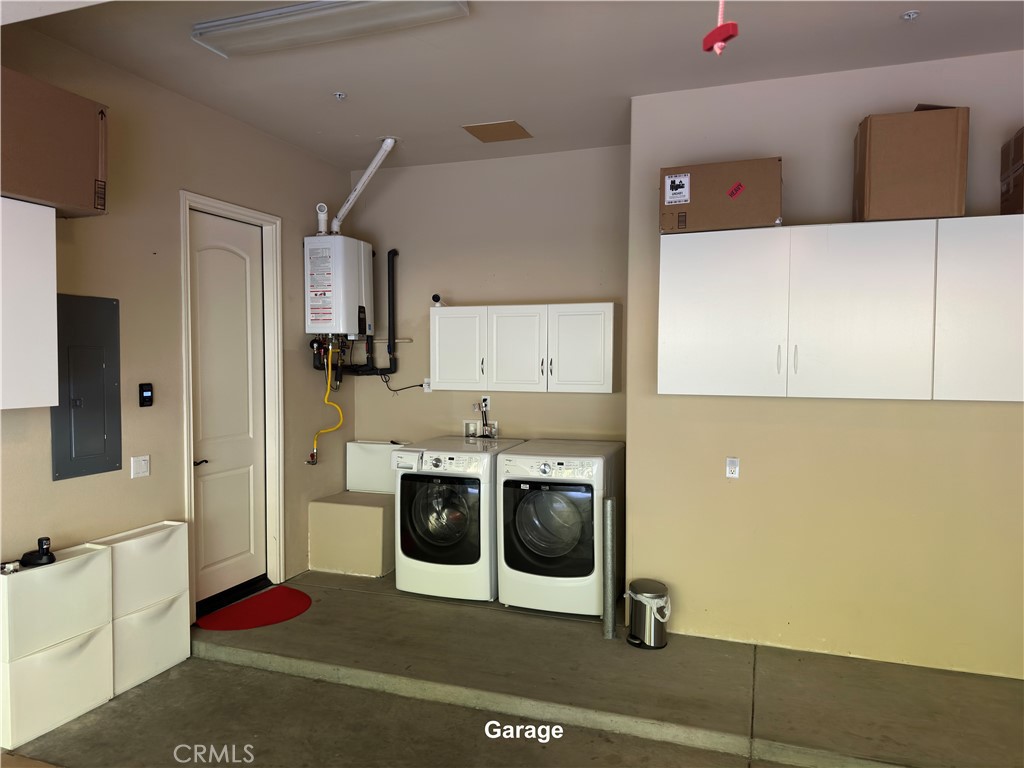 726 W Huntington Drive B Property Photo 9