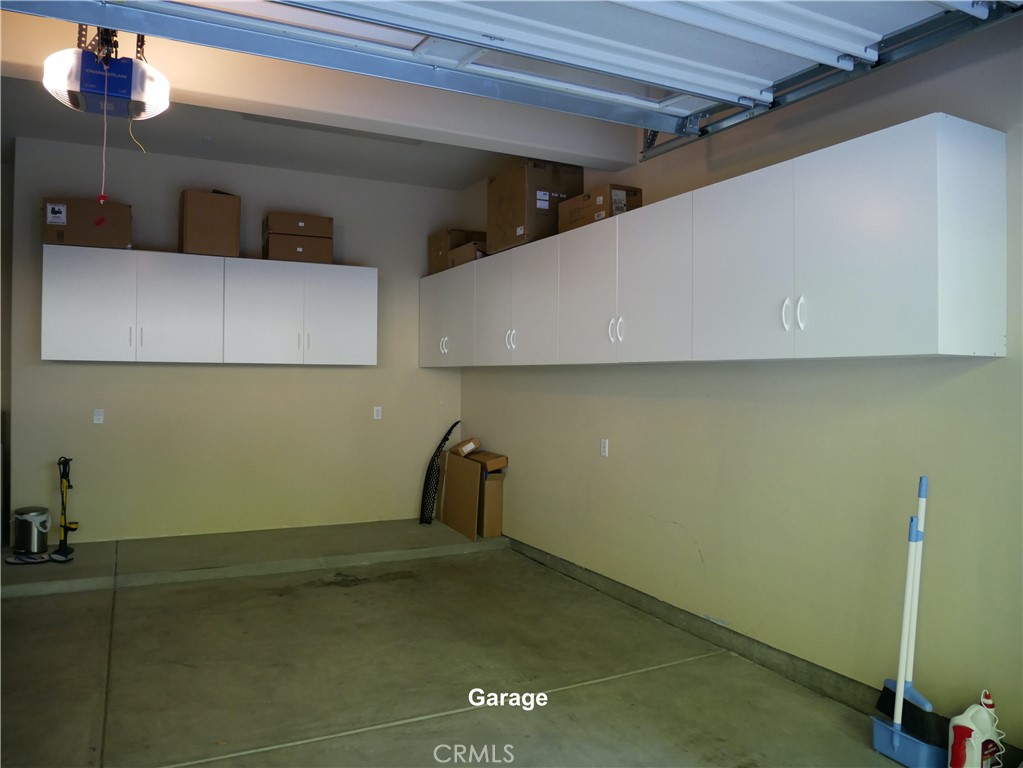 726 W Huntington Drive B Property Photo 10