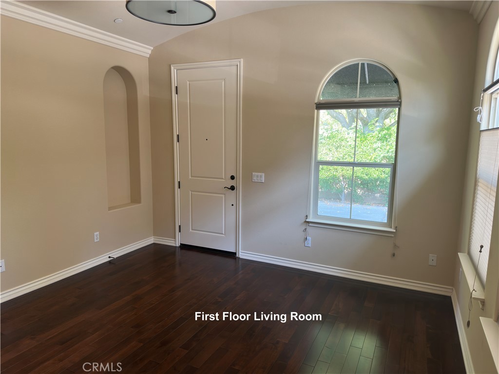 726 W Huntington Drive B Property Photo 11