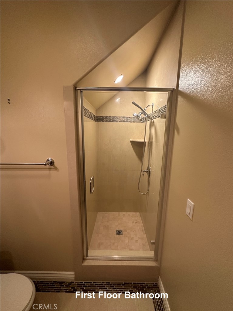 726 W Huntington Drive B Property Photo 15