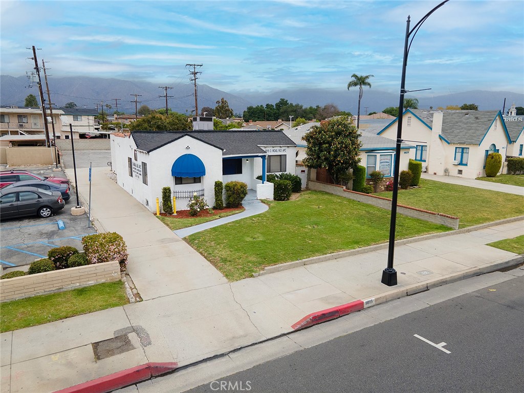 9815 Las Tunas Drive Property Photo 2