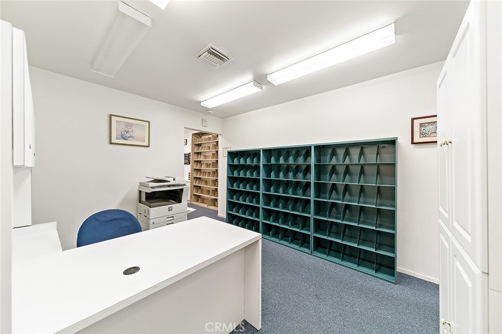 9815 Las Tunas Drive Property Photo 8