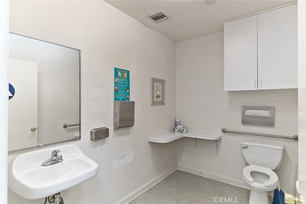 9815 Las Tunas Drive Property Photo 16