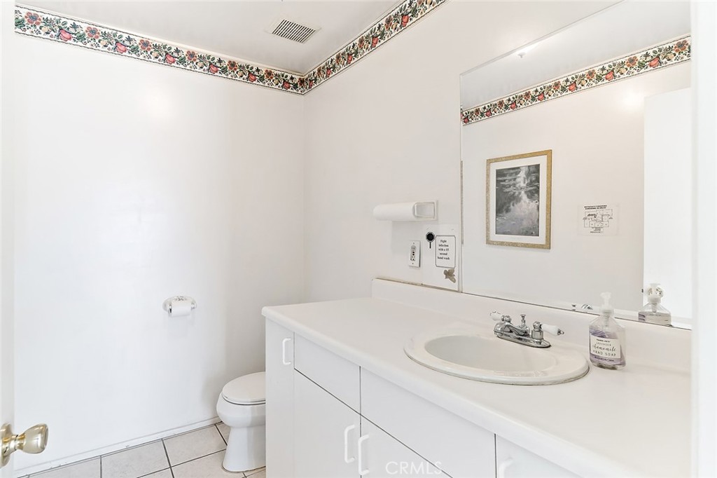 9815 Las Tunas Drive Property Photo 17