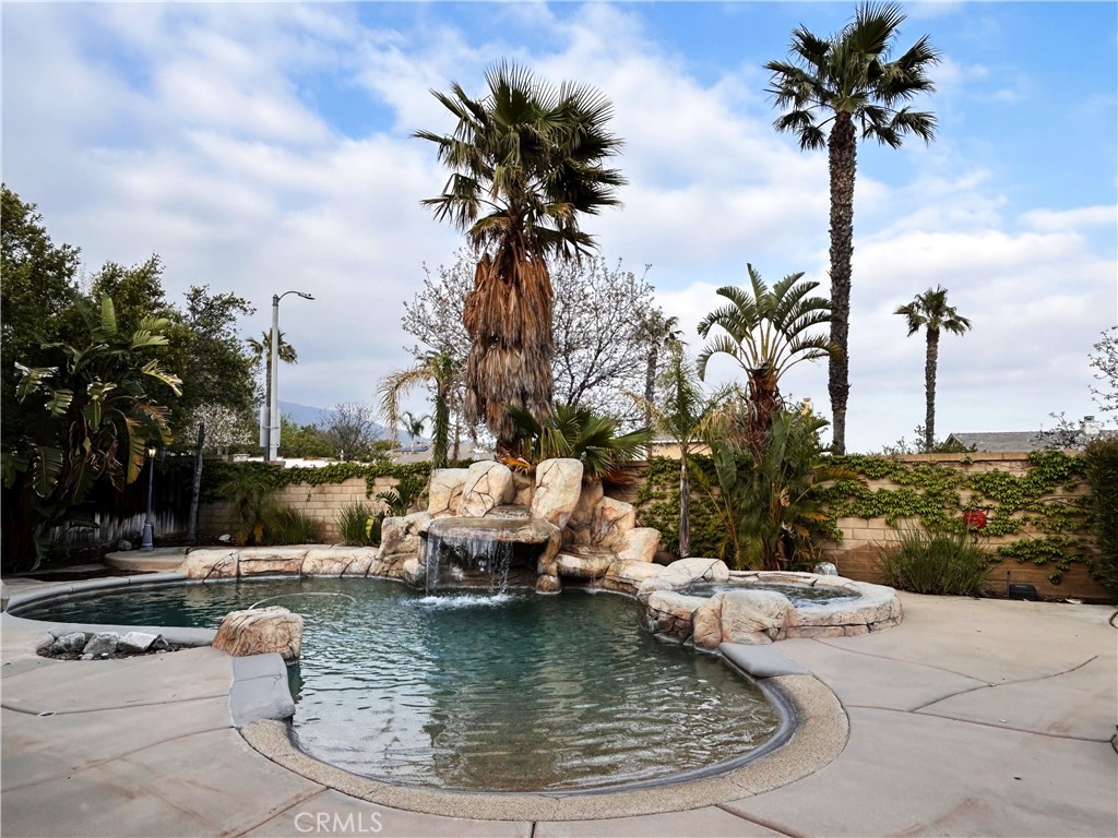 5743 Kendall Court Property Photo 4