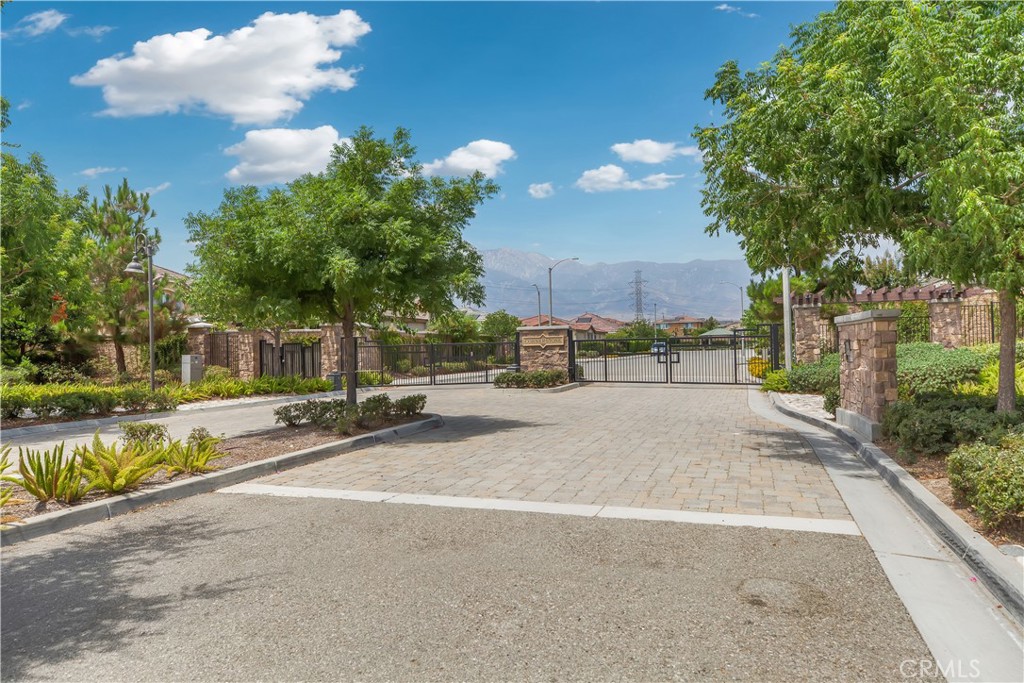 8492 Kingman Court Property Photo 3