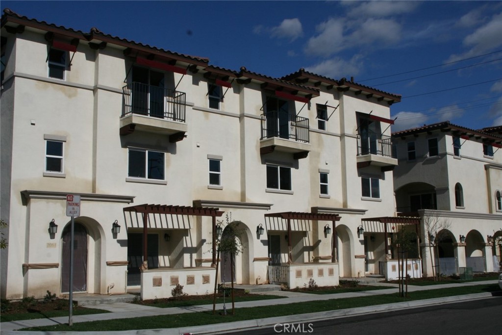 201 N Azusa Avenue 2 Property Photo 1