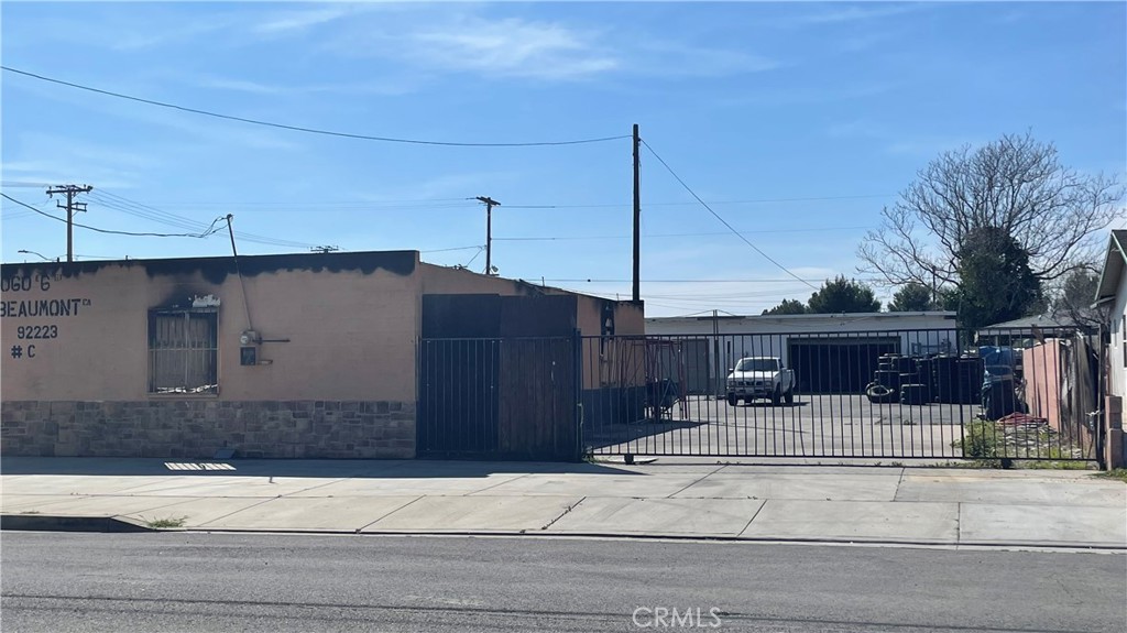 1060 E 6th Street Property Photo 12